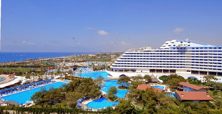 imagini hotel TITANIC LARA